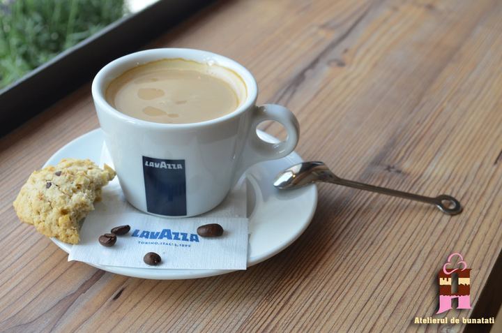 Cafea Lavazza cu biscuit de casă